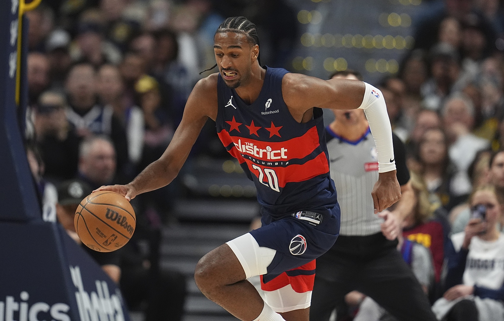 越來越穩(wěn)定！薩爾17中10&三分7中4砍下24分7板2帽 首節(jié)13分！