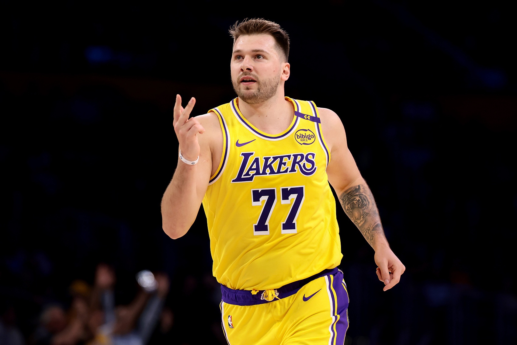 新任群主！東契奇23中9&11罰10中 空砍32分7籃板7助攻&正負值-9