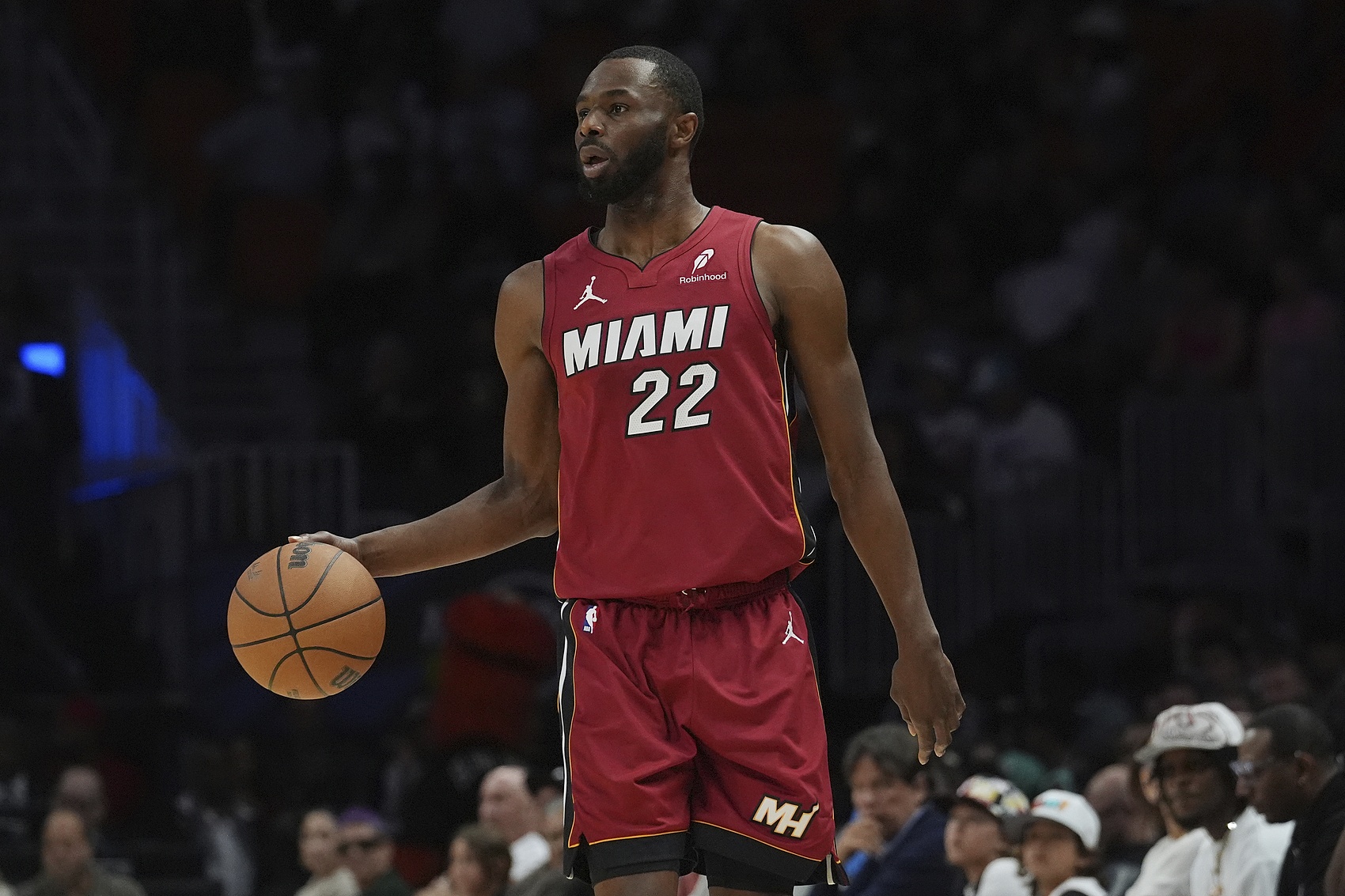 內(nèi)外開花！維金斯11中7砍半場最高17分外加3板3助 三分4中2