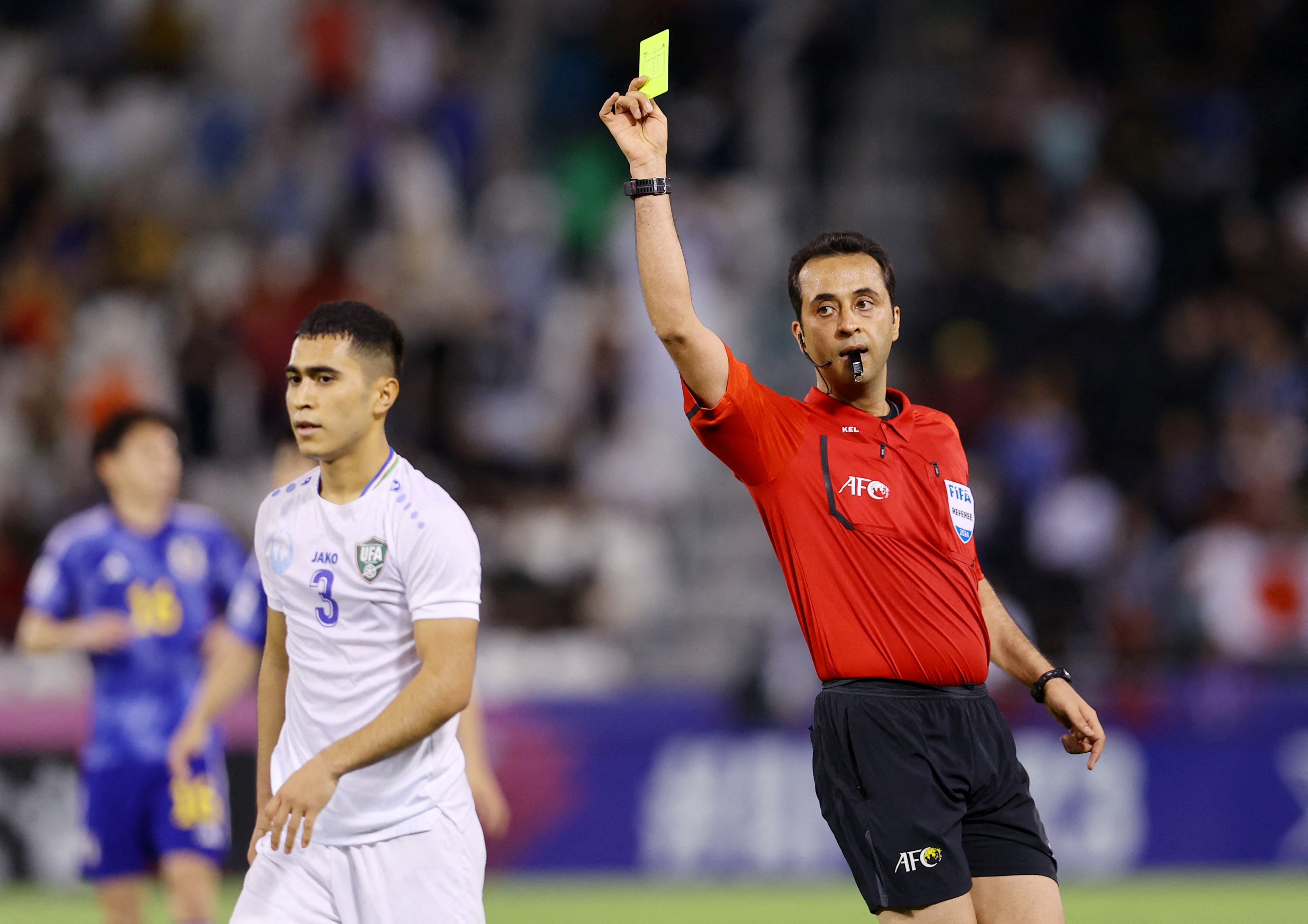 國足本場主裁就是泰山退賽那場的裁判！執(zhí)法中超隊2平4負(fù)進(jìn)4丟12