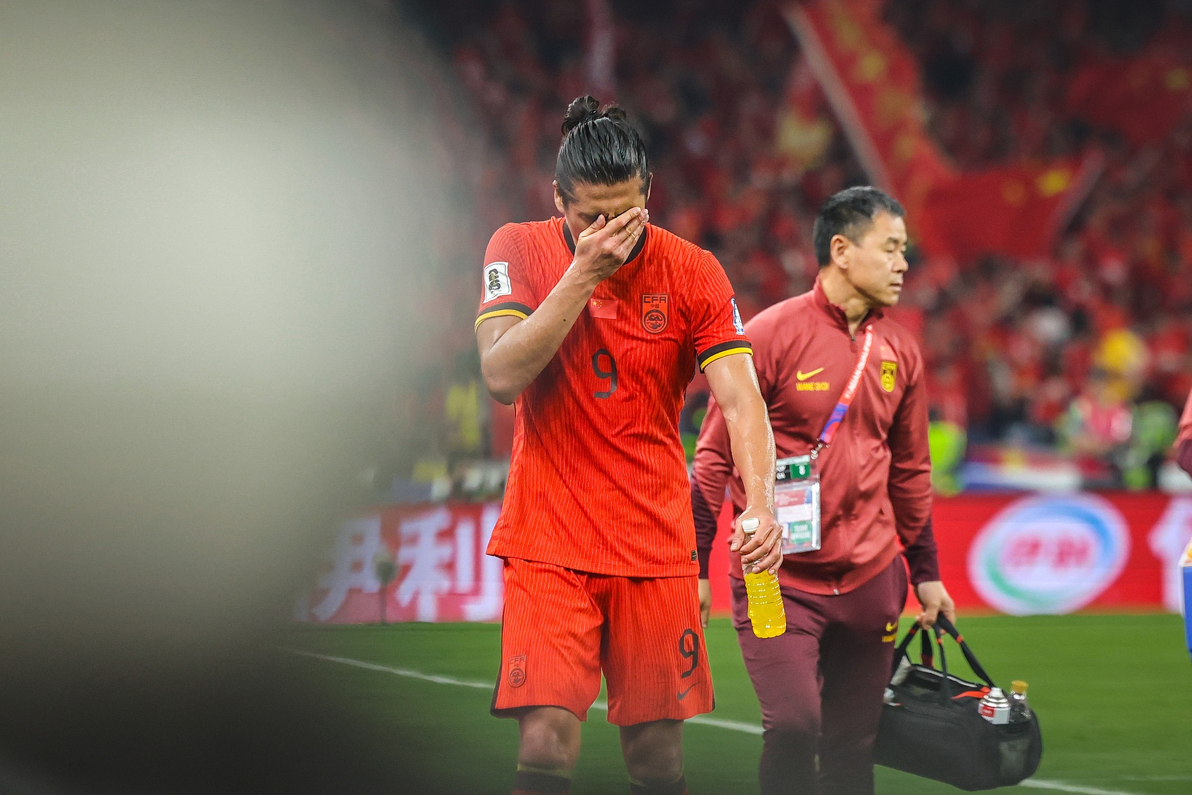 中國(guó)體育報(bào)：中澳兩隊(duì)各占半場(chǎng)優(yōu)勢(shì) 機(jī)會(huì)能否轉(zhuǎn)為進(jìn)球是實(shí)力體現(xiàn)