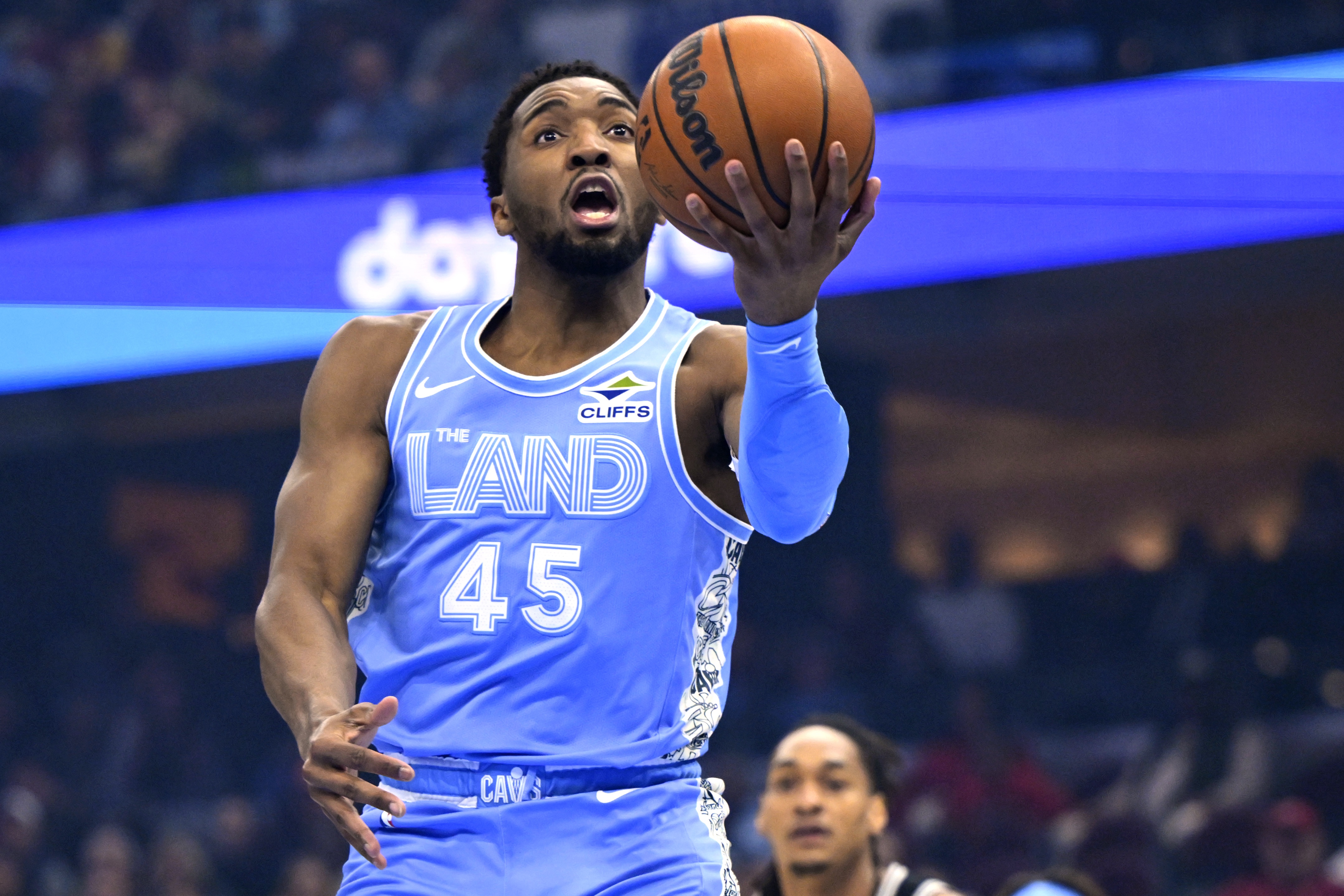 身手全面！米切爾18中8拿到25分8板14助 助攻生涯新高