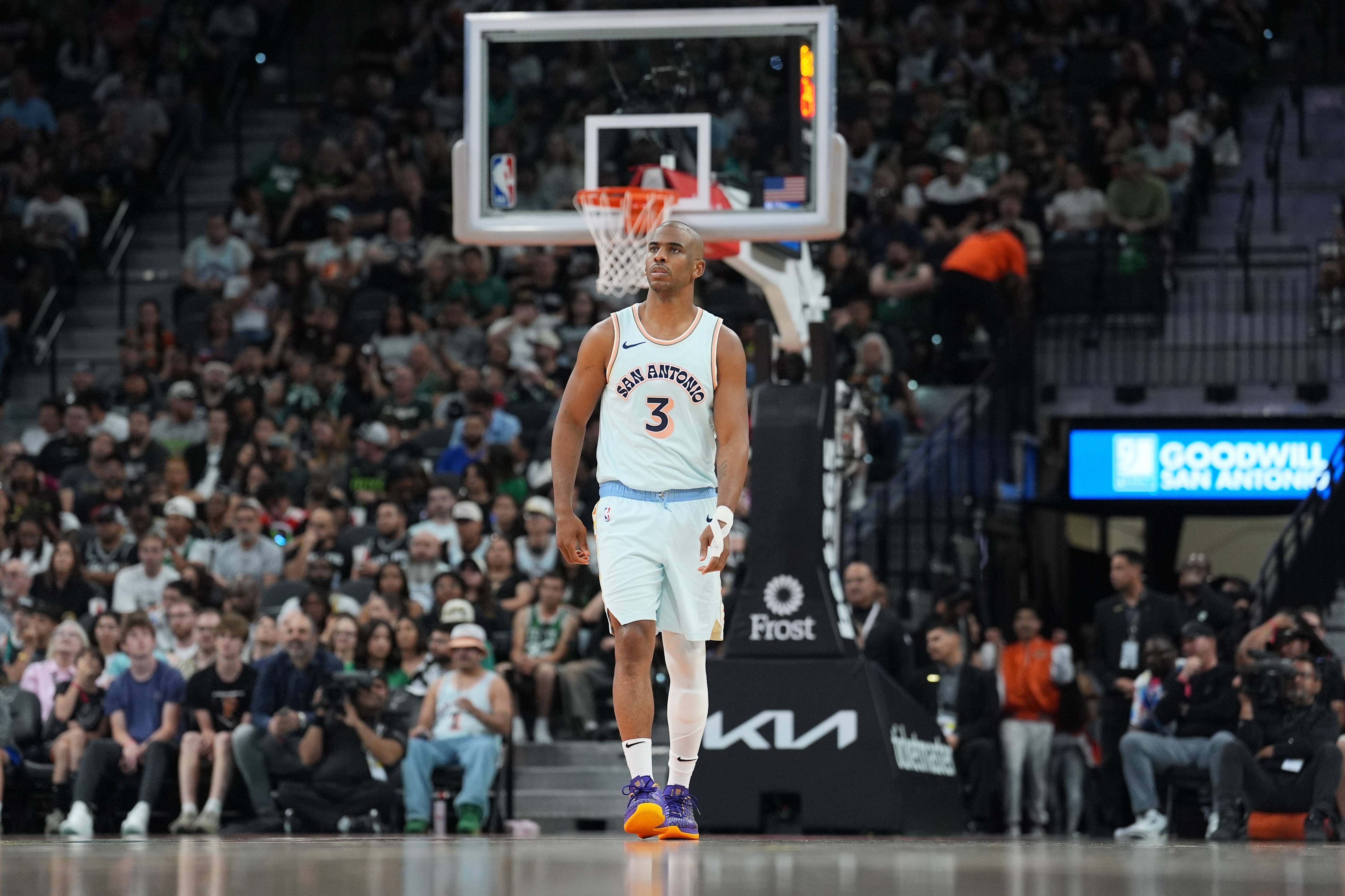 時光擋不住??保羅出場17分鐘三分3中2得6分4助 出現(xiàn)3次失誤