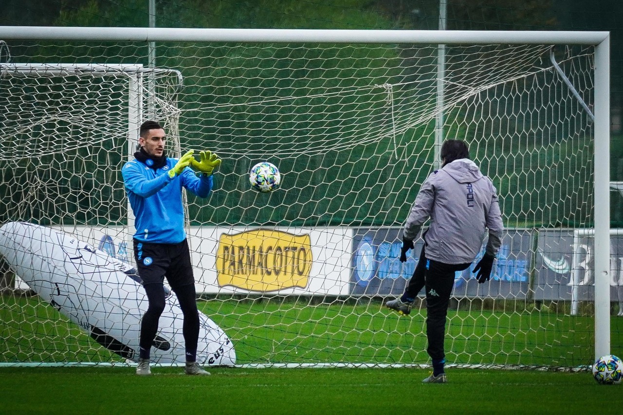 斯基拉：那不勒斯本周將嘗試與梅雷特敲定續(xù)約事宜，年薪250萬歐